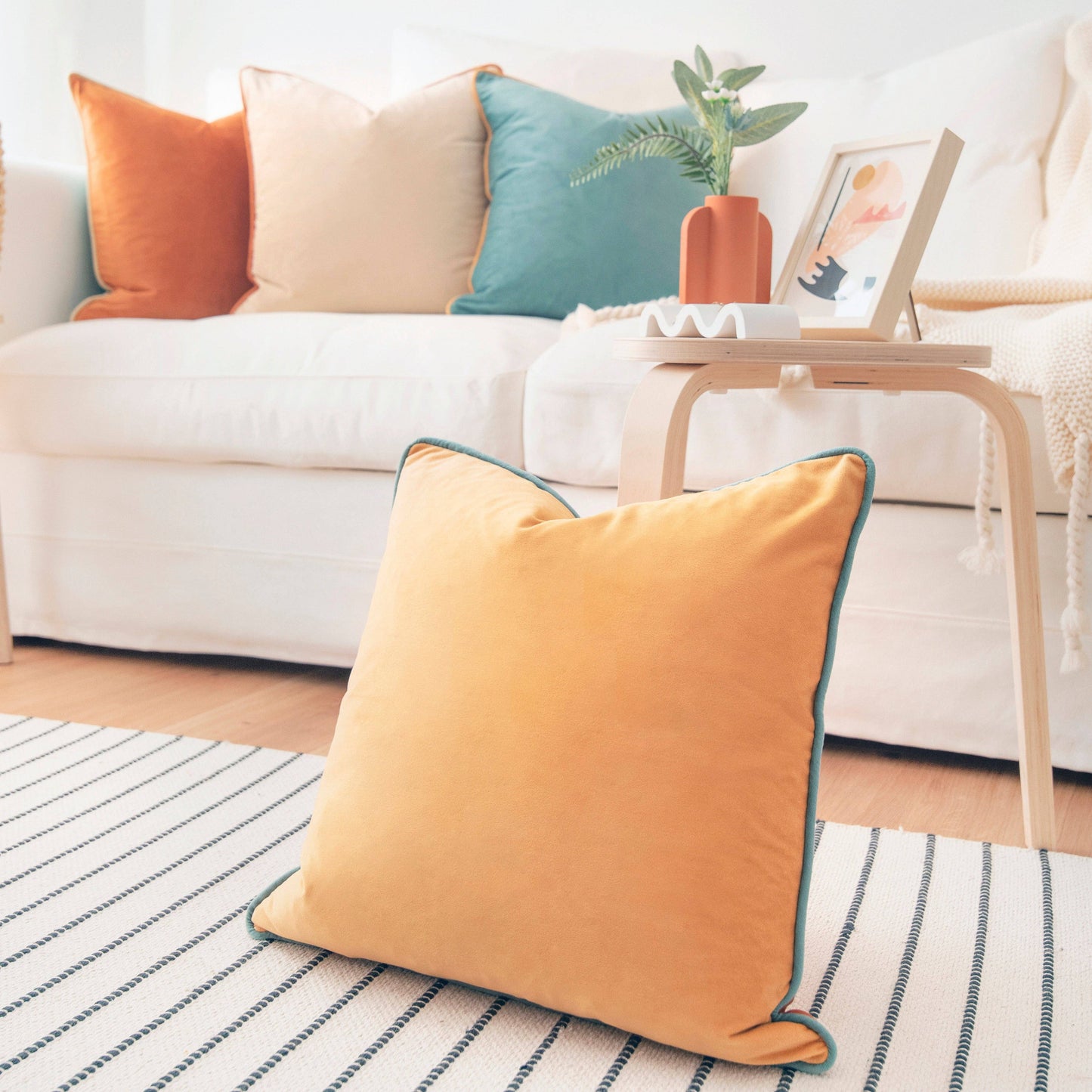La Quinta Velvet Pillow