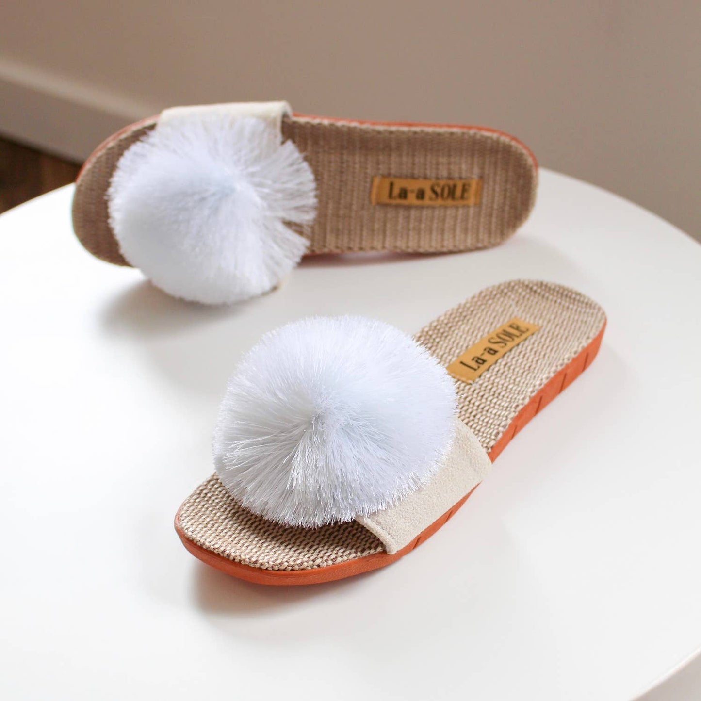 Pom Pom Slides | White