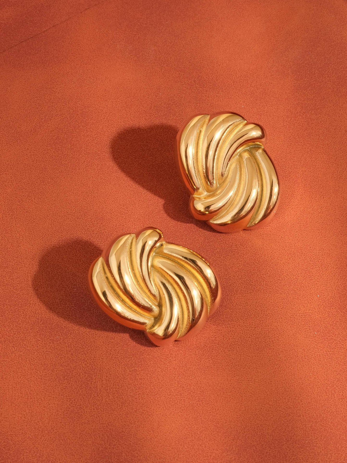 Ashton 18K Gold Wavy Rectangular Studs
