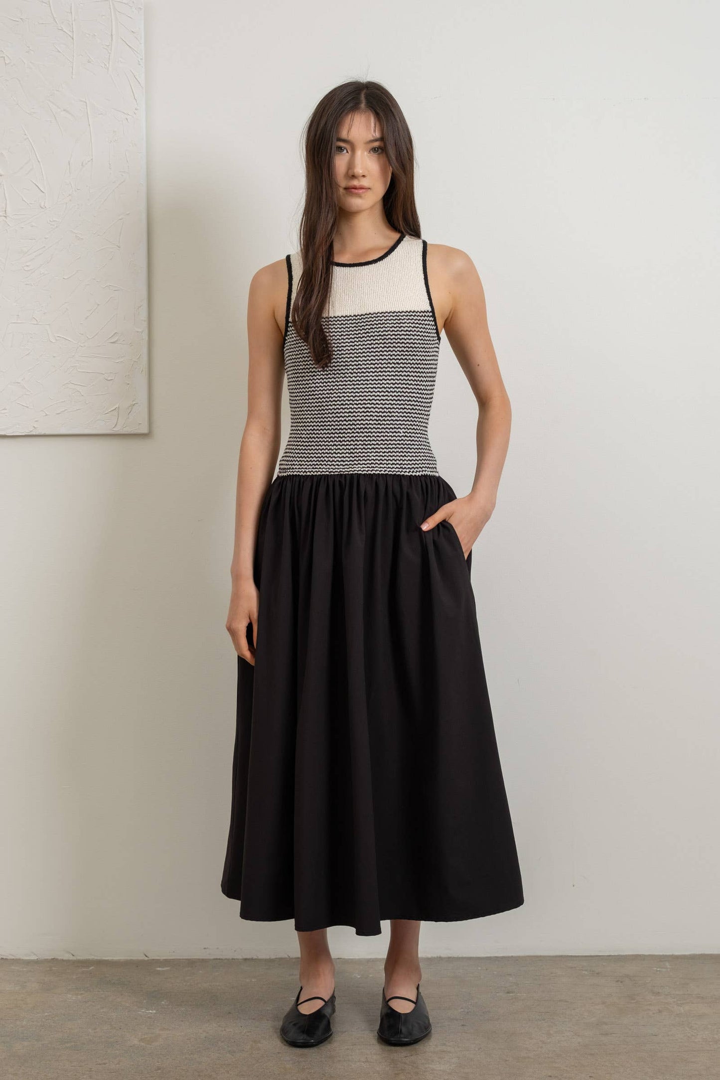 Elegant Two-Tone Midi Dress